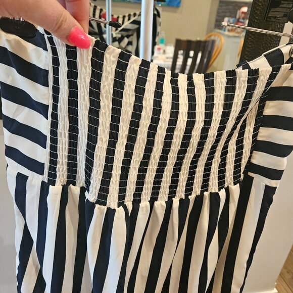 Strapless Picnic Mini w/ Pockets - Picture 4 of 5